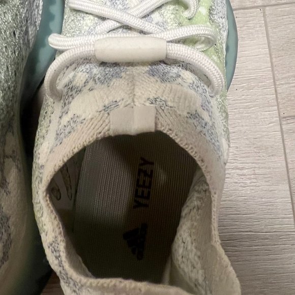 Brand new Yeezy boost 380 Alien Blue - Picture 4 of 6